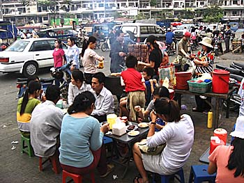 A Foodstall in Phnom Penh by Asienreisender